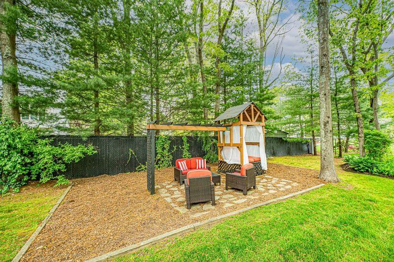 11 Daremy Lane, East Setauket, New York image 36