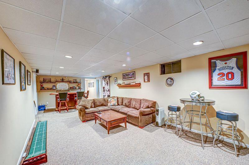 11 Daremy Lane, East Setauket, New York image 22
