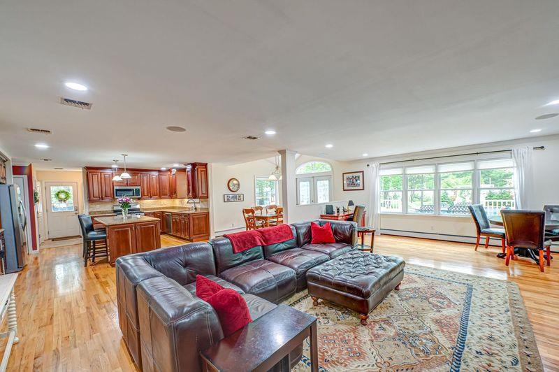 11 Daremy Lane, East Setauket, New York image 7