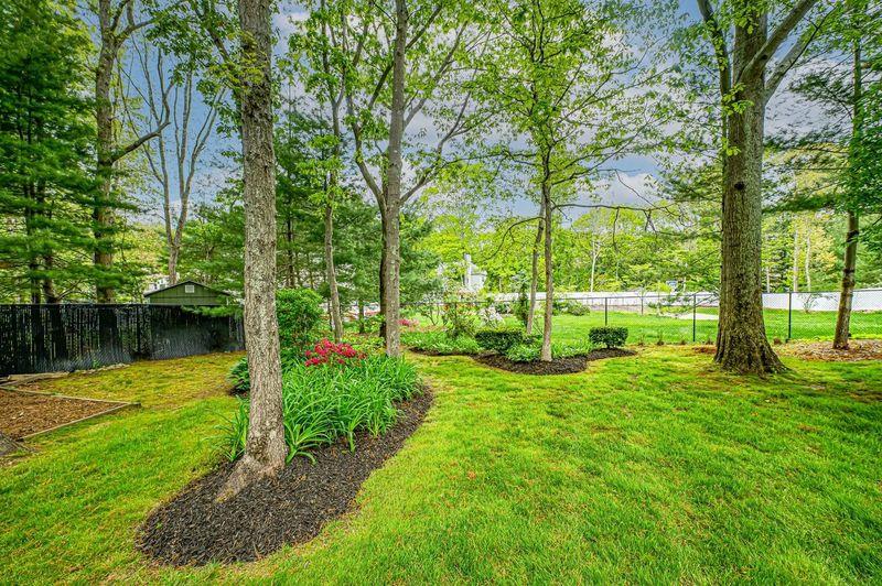 11 Daremy Lane, East Setauket, New York image 35