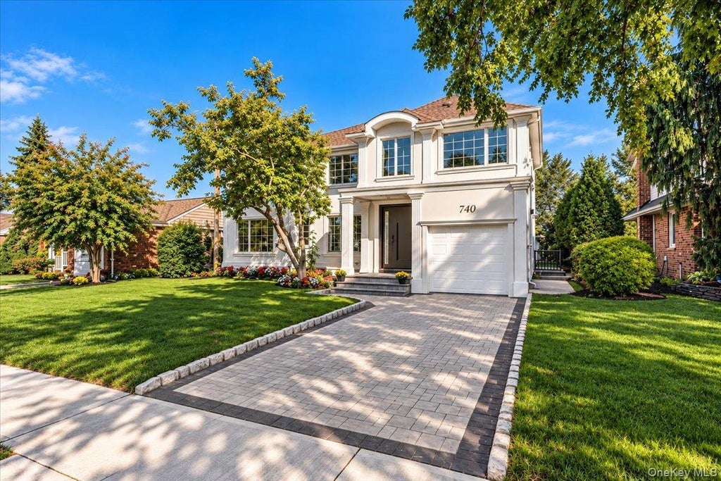 Photo of 740 Willow Road, Franklin Square, NY 11010 (MLS # 1060925)