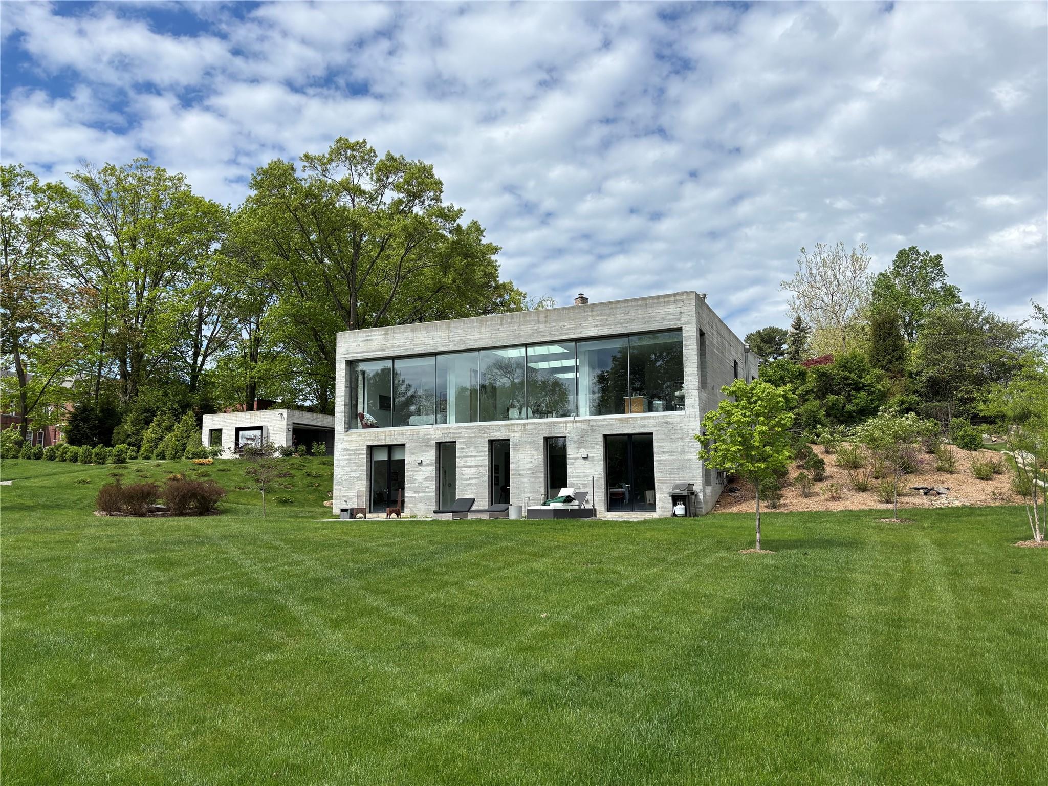 Wilson Park Drive, Tarrytown, New York - 3 Bedrooms  
4 Bathrooms  
8 Rooms - 