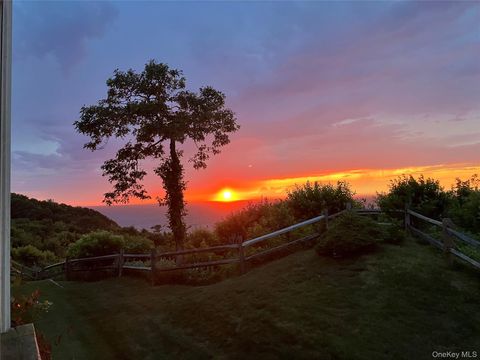 805 Bluffs Drive N Baiting Hollow NY 11933