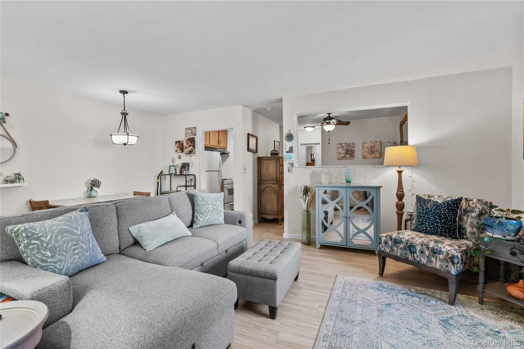 Photo of 100 E Hartsdale Avenue #6AE, Hartsdale, NY 10530 (MLS # 950616)