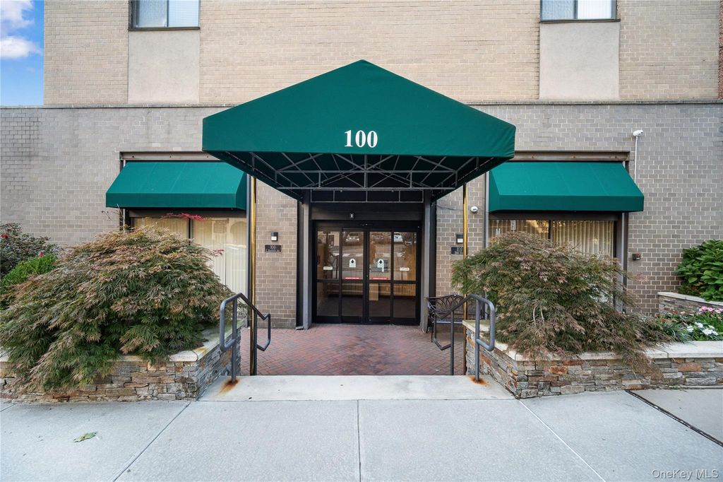 Photo of 100 E Hartsdale Avenue #6AE, Hartsdale, NY 10530 (MLS # 950616)