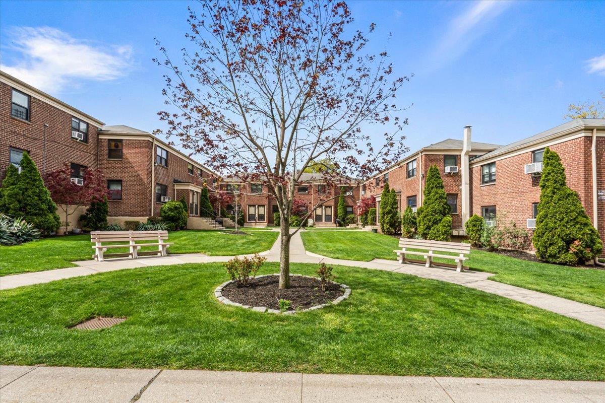 73-48 Springfield Boulevard #51B2, Bayside, New York image 16