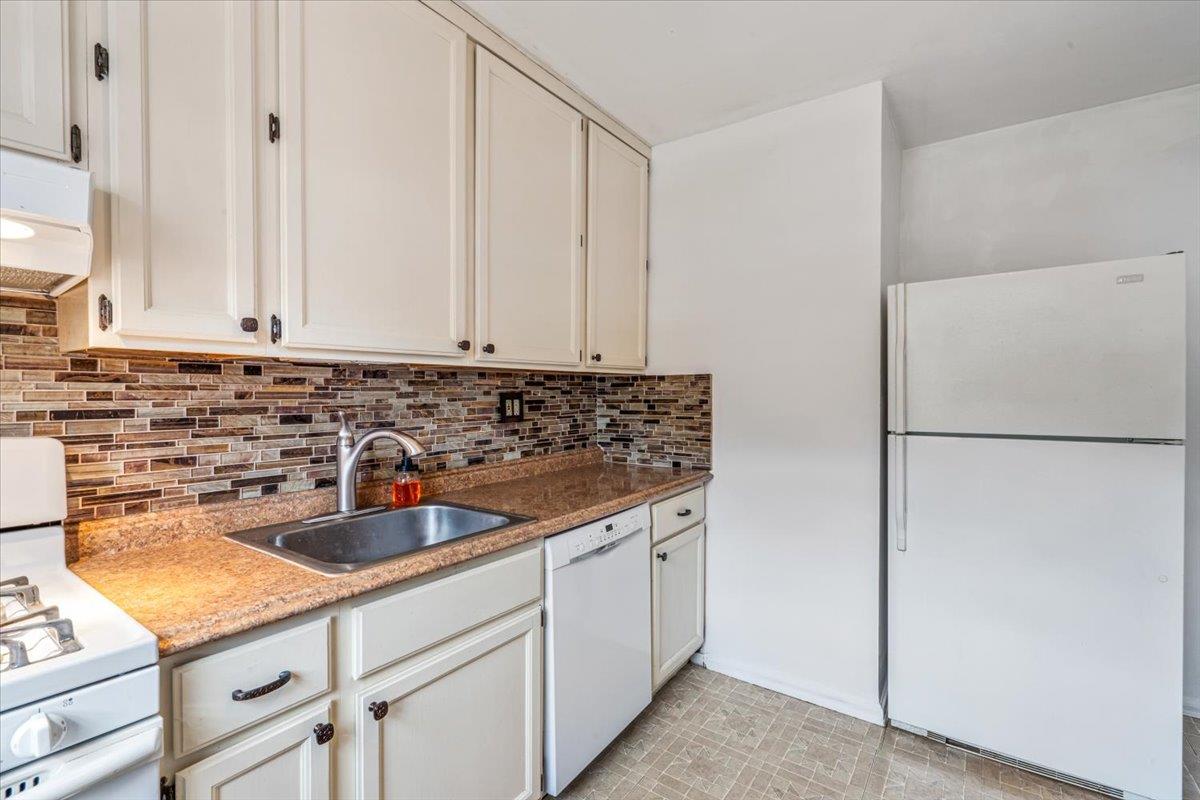 73-48 Springfield Boulevard #51B2, Bayside, New York image 8