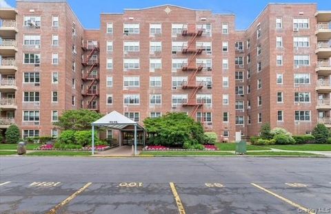 Photo of 23-45 Bell Boulevard #6D, Bayside, NY 11360 (MLS # 919374)
