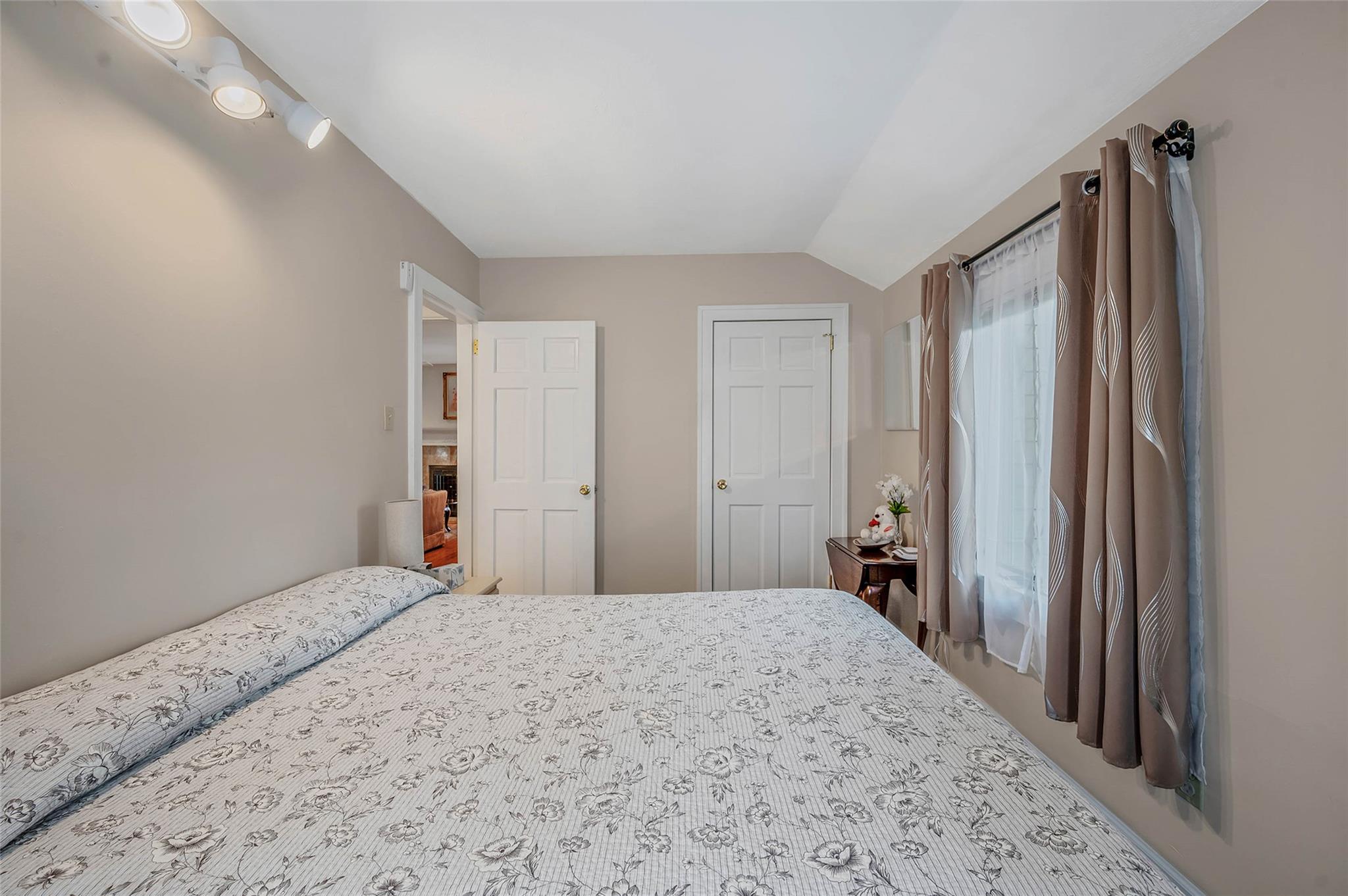 24 Richmond Hill Road, Sound Beach, New York image 17