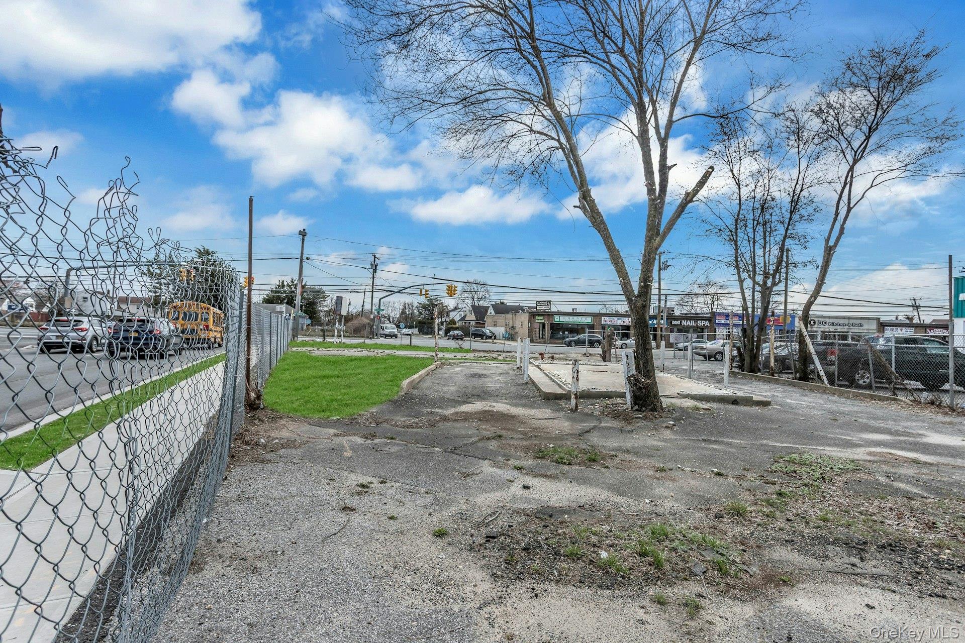 899 Old Country Road