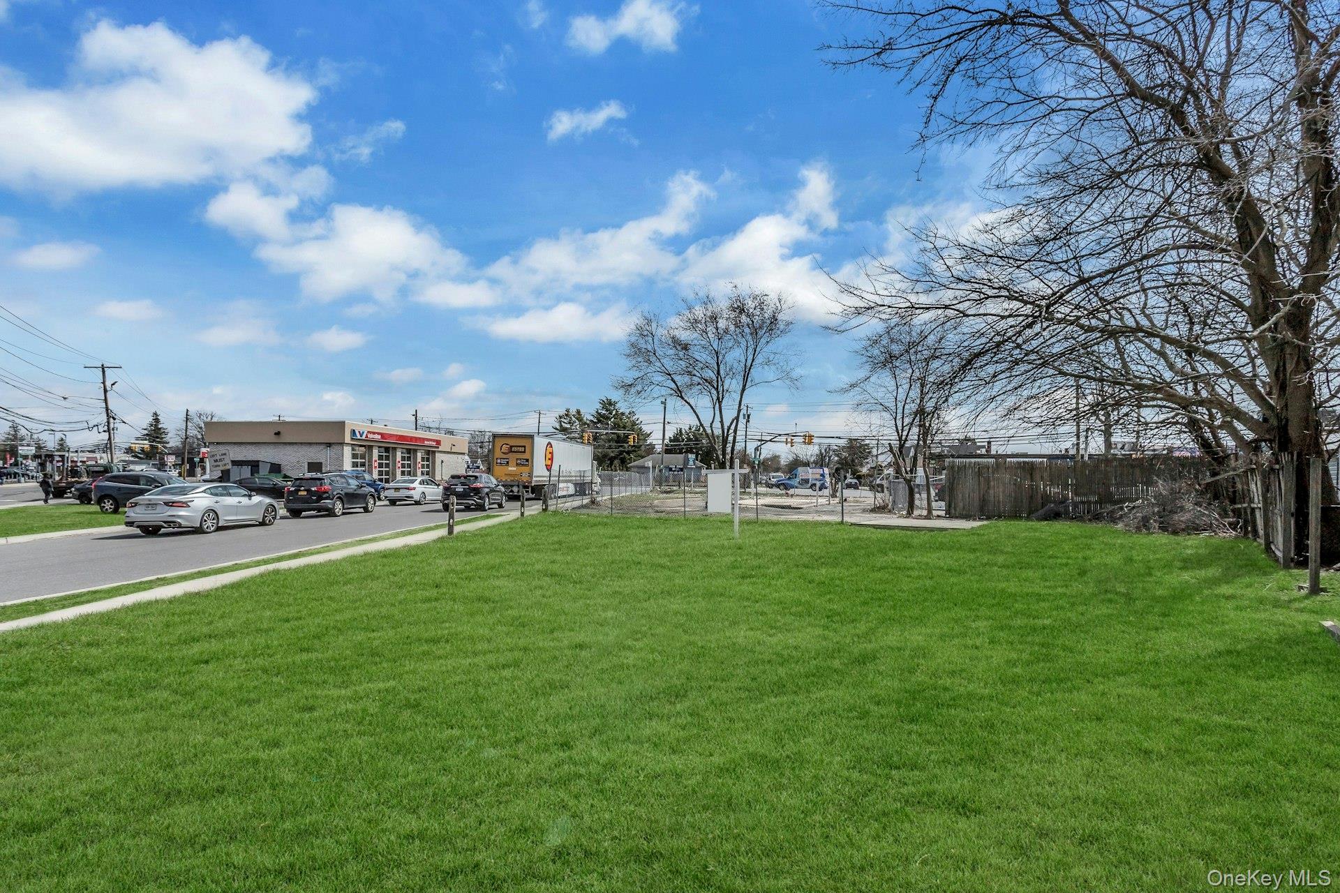 899 Old Country Road