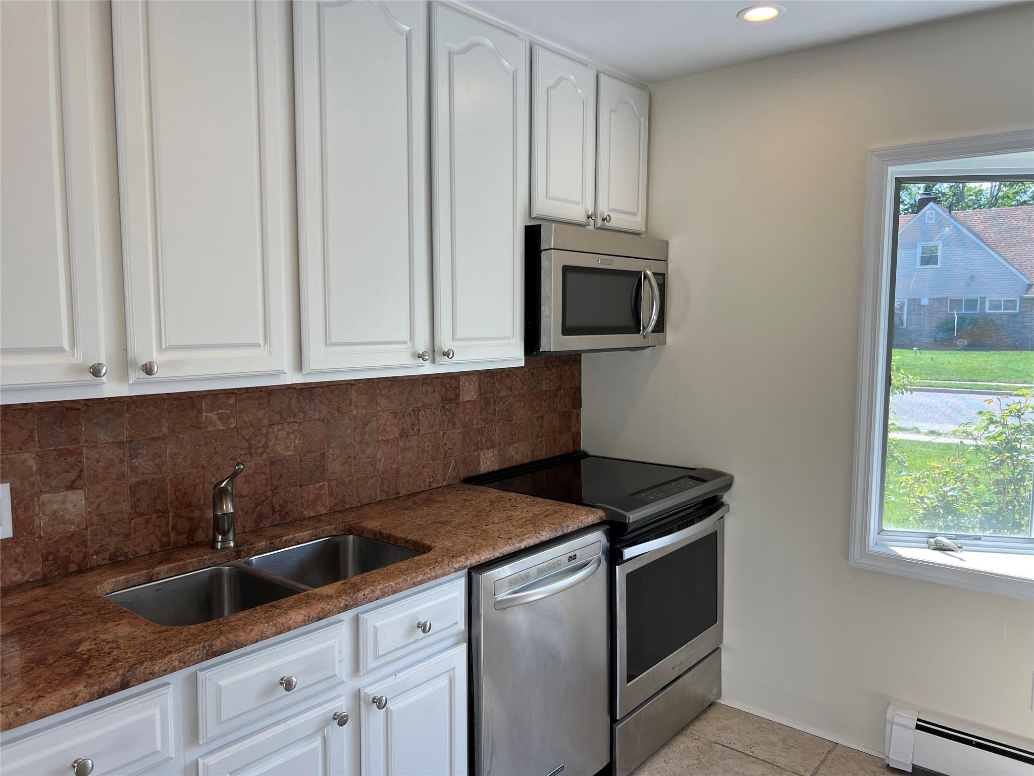 15 Tailor Lane, Levittown, New York image 4