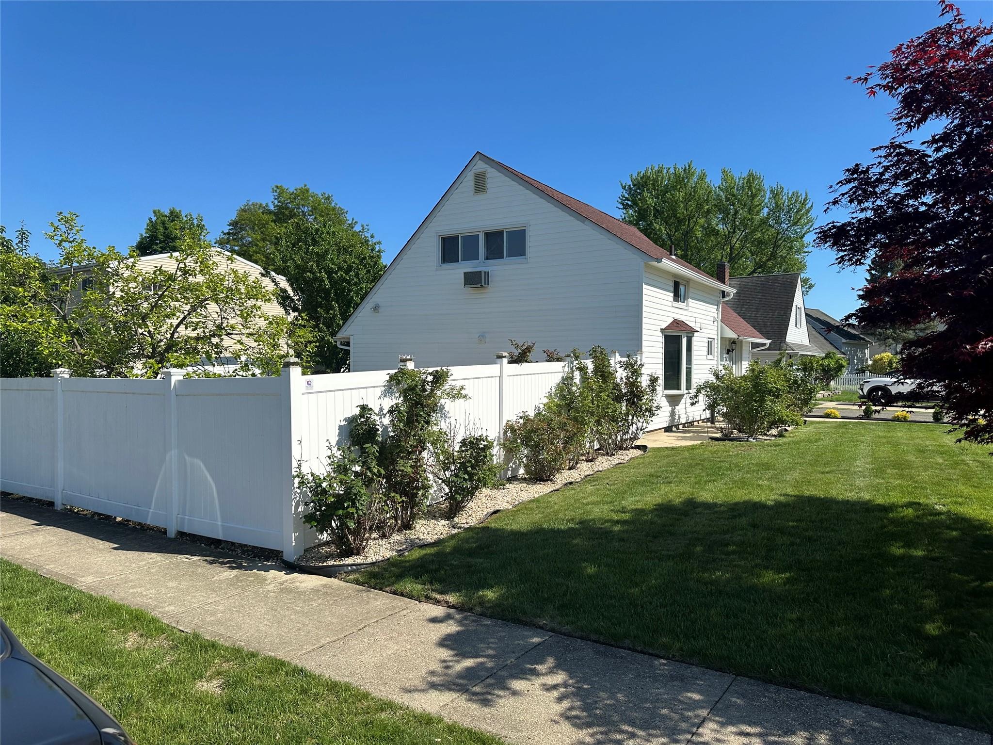 15 Tailor Lane, Levittown, New York image 16