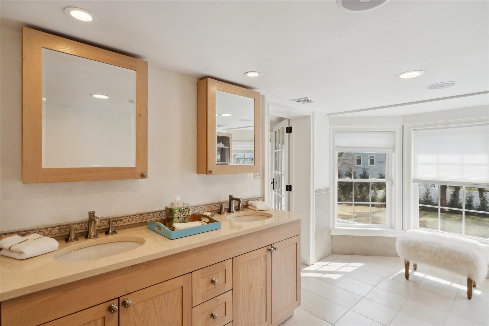 236 Berry Hill Road, Syosset, New York image 25