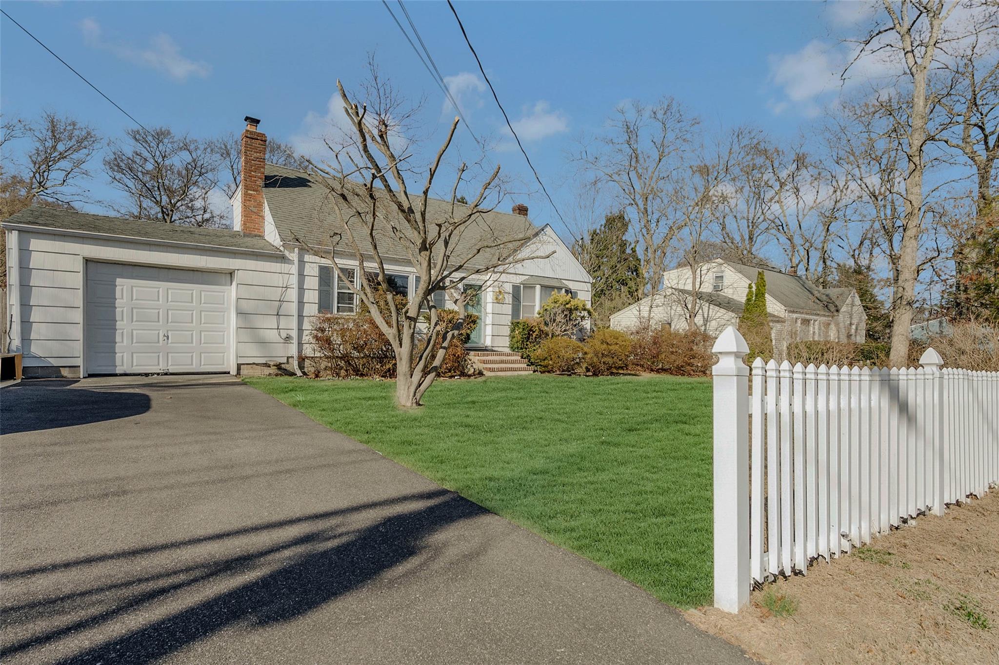 241 Clay Pitts Road, Huntington, New York image 2