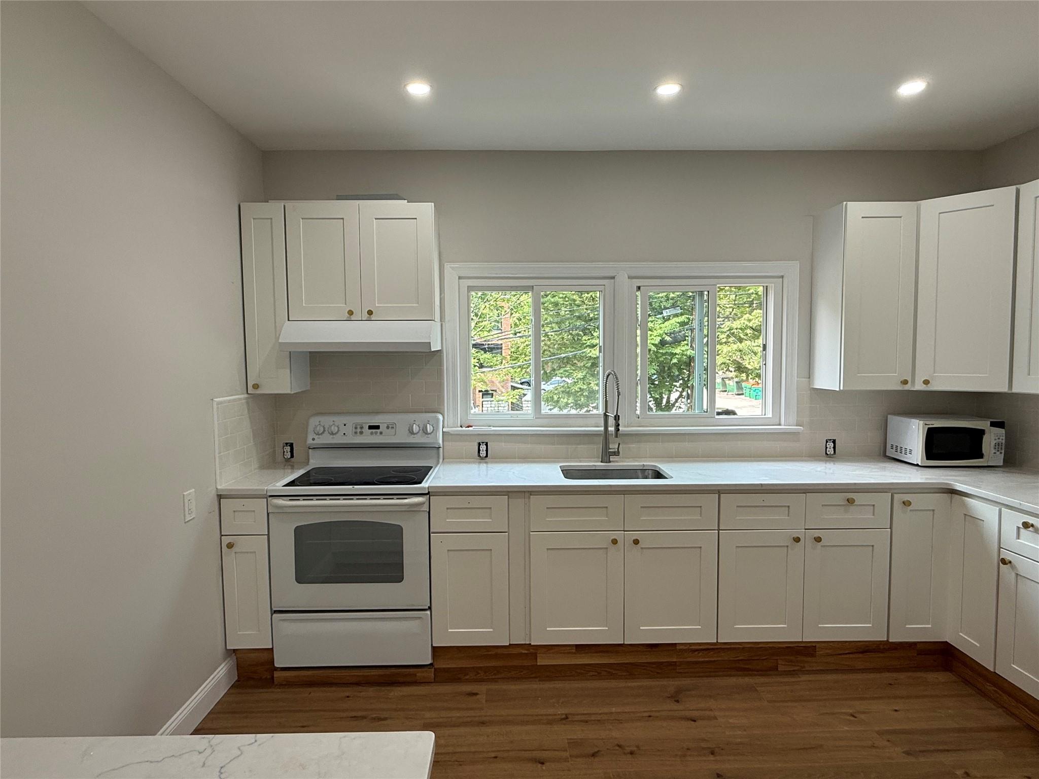 Beacon, New York 12508, United States, 2 Bedrooms Bedrooms, ,1 BathroomBathrooms,Residential,Active,148164