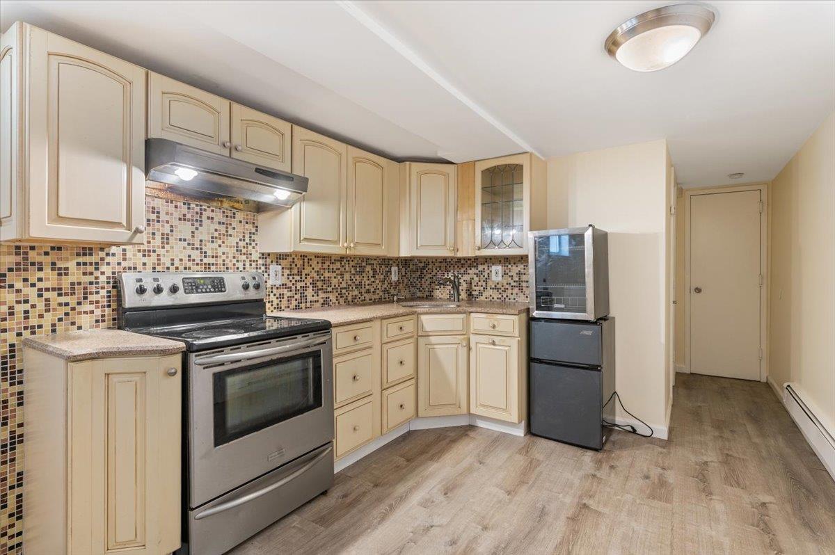 Dix Hills, New York 11746, United States, 2 Bedrooms Bedrooms, ,1 BathroomBathrooms,Residential,Active,78004