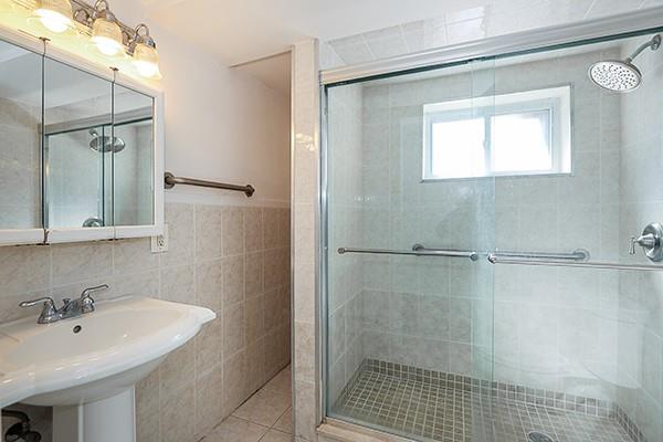 Dix Hills, New York 11746, United States, 2 Bedrooms Bedrooms, ,1 BathroomBathrooms,Residential,Active,78004