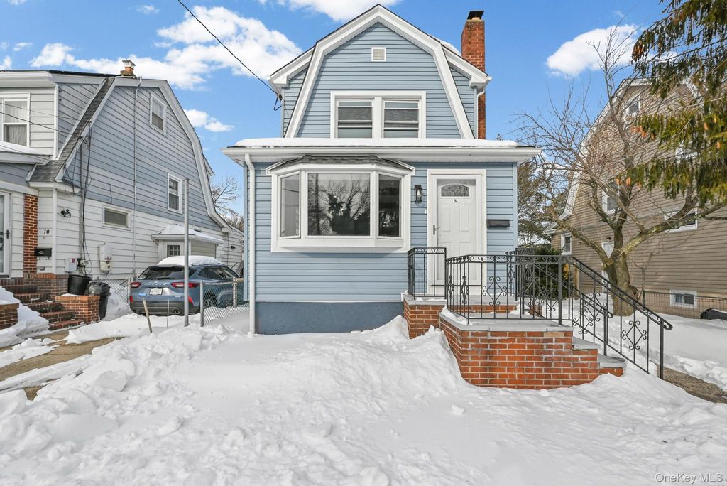 Photo of 6 Pershing Avenue, Valley Stream, NY 11581 (MLS # 956780)