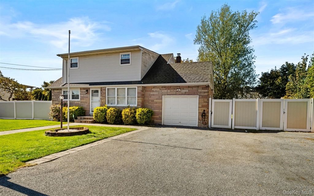 Photo of 1796 Wells Drive, Bay Shore, NY 11706 (MLS # 927594)
