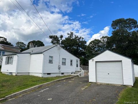 Photo of 443 Adirondack Drive, Farmingville, NY 11738 (MLS # 904584)