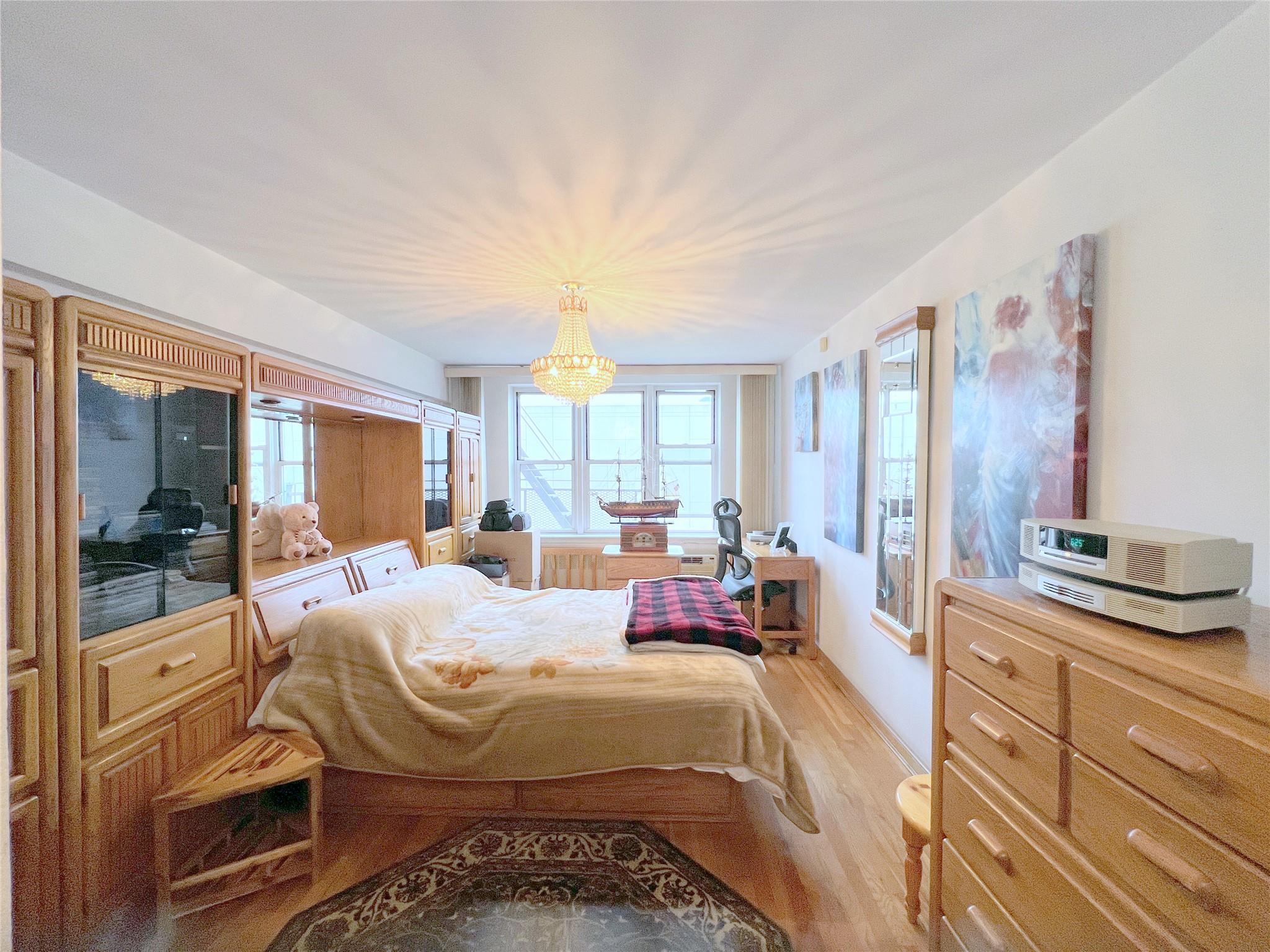 59th Avenue F24, Elmhurst, Queens, NY - 1 Bedrooms  
1 Bathrooms  
3 Rooms - 