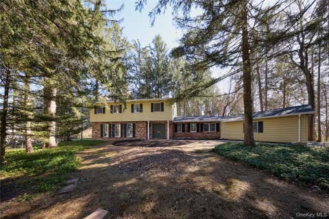Homes For Sale - 5 Genung Court<br/> Dutchess County, Hopewell Junction, NY 12533