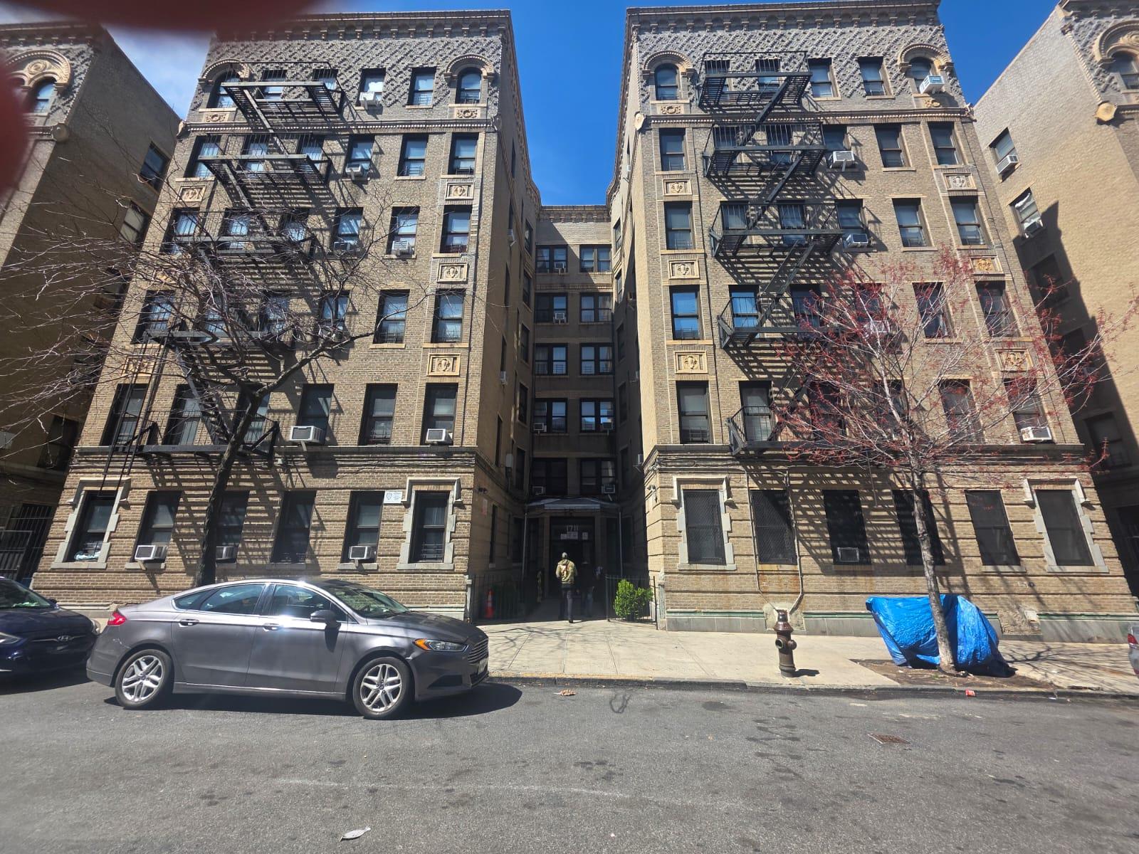 Property for Sale at Davidson Avenue 1N, Bronx, New York - Bedrooms: 2 
Bathrooms: 1 
Rooms: 5  - $198,000