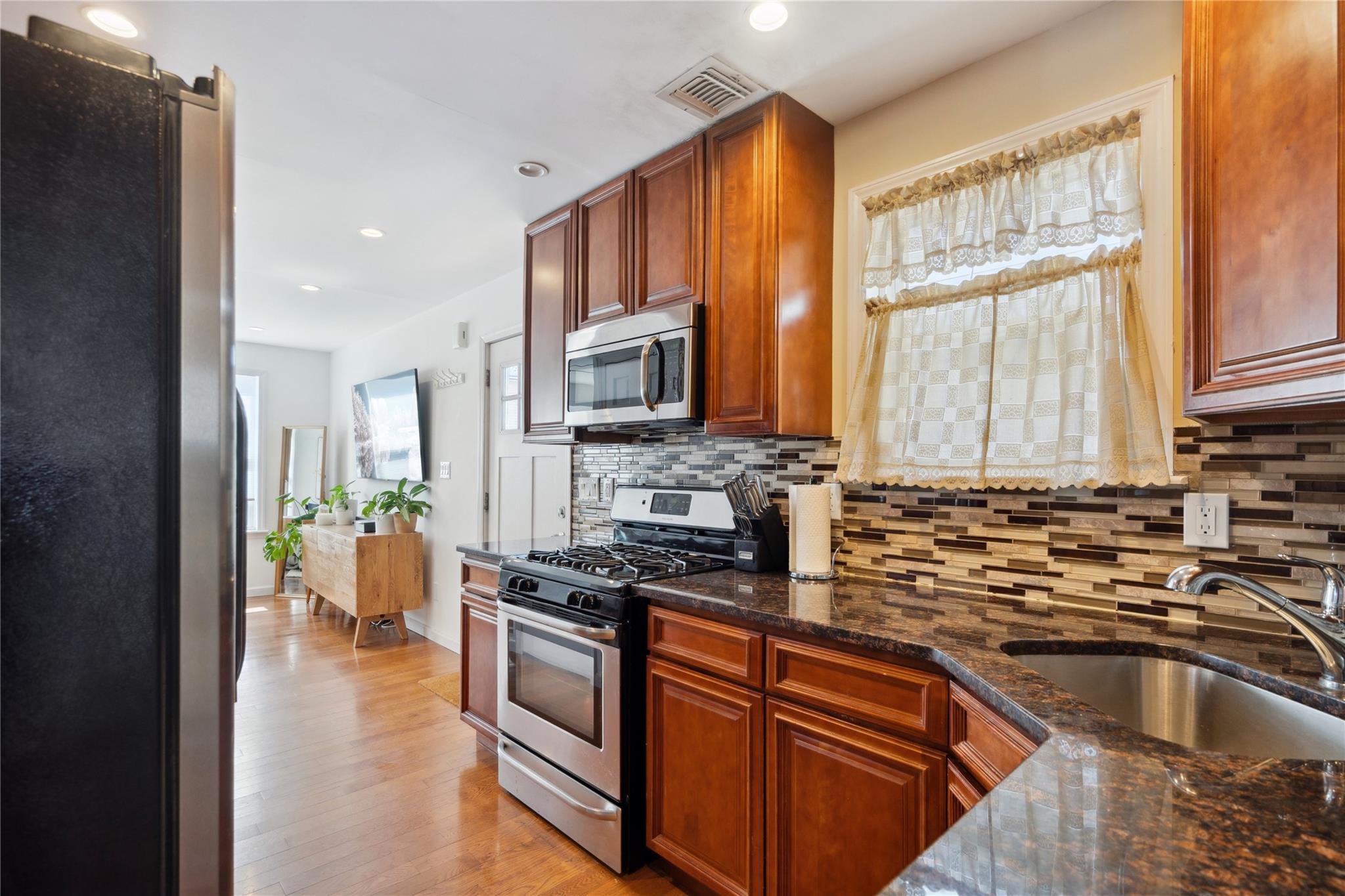 30 N Edwin Court, East Rockaway, New York image 12