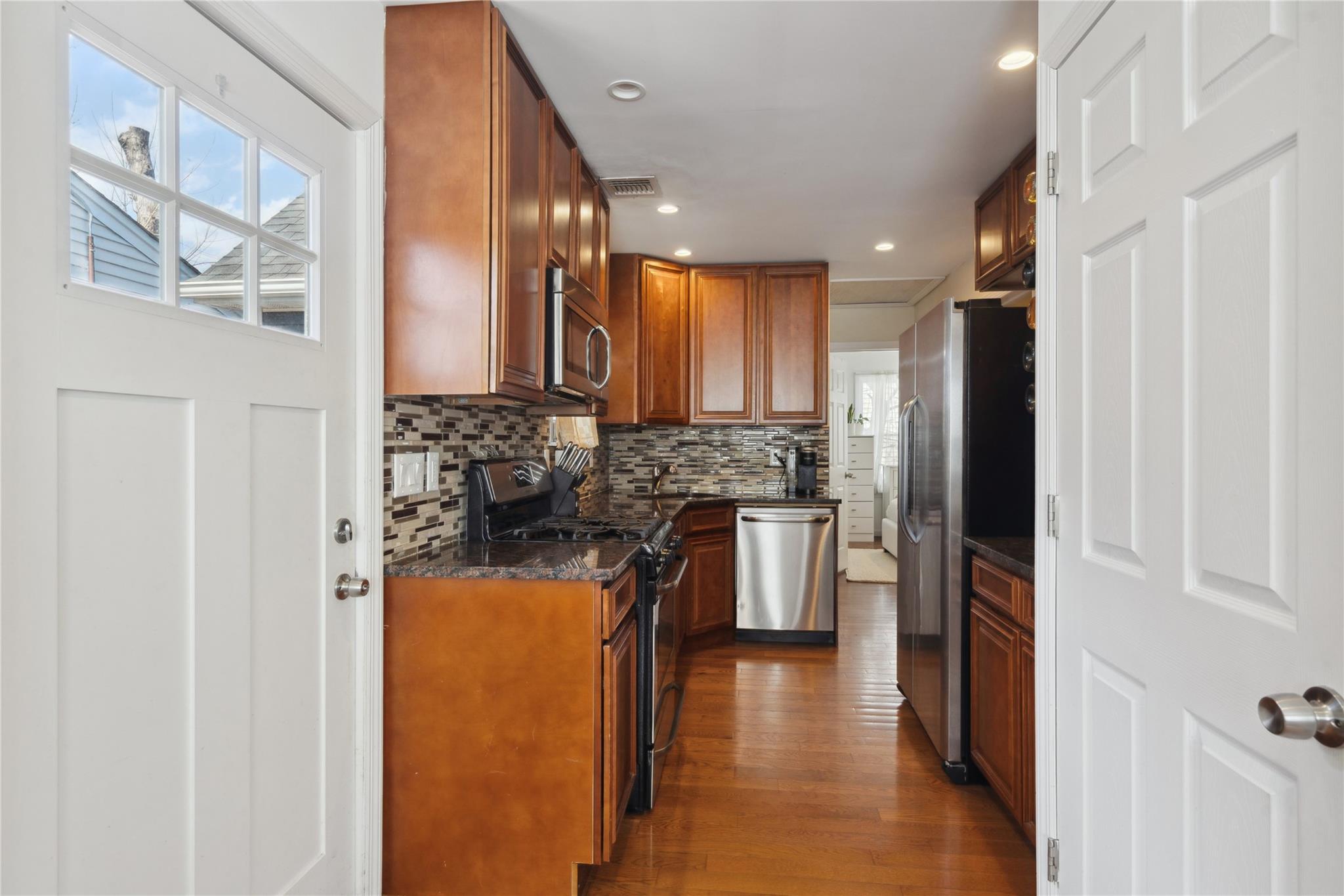 30 N Edwin Court, East Rockaway, New York image 9