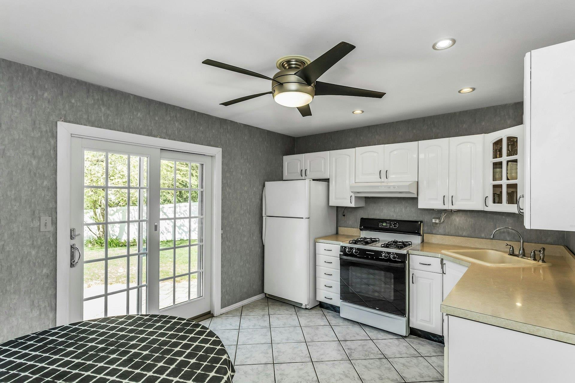 12 Edith Court, Port Jefferson Station, New York image 8
