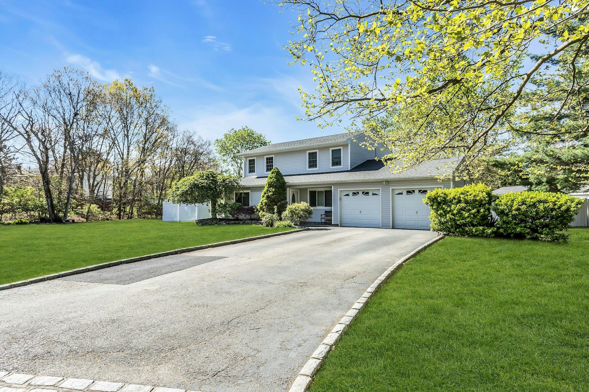 12 Edith Court, Port Jefferson Station, New York image 2