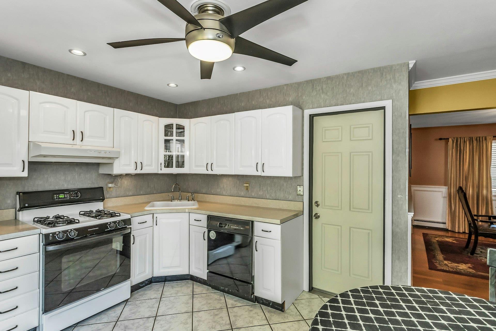 12 Edith Court, Port Jefferson Station, New York image 10