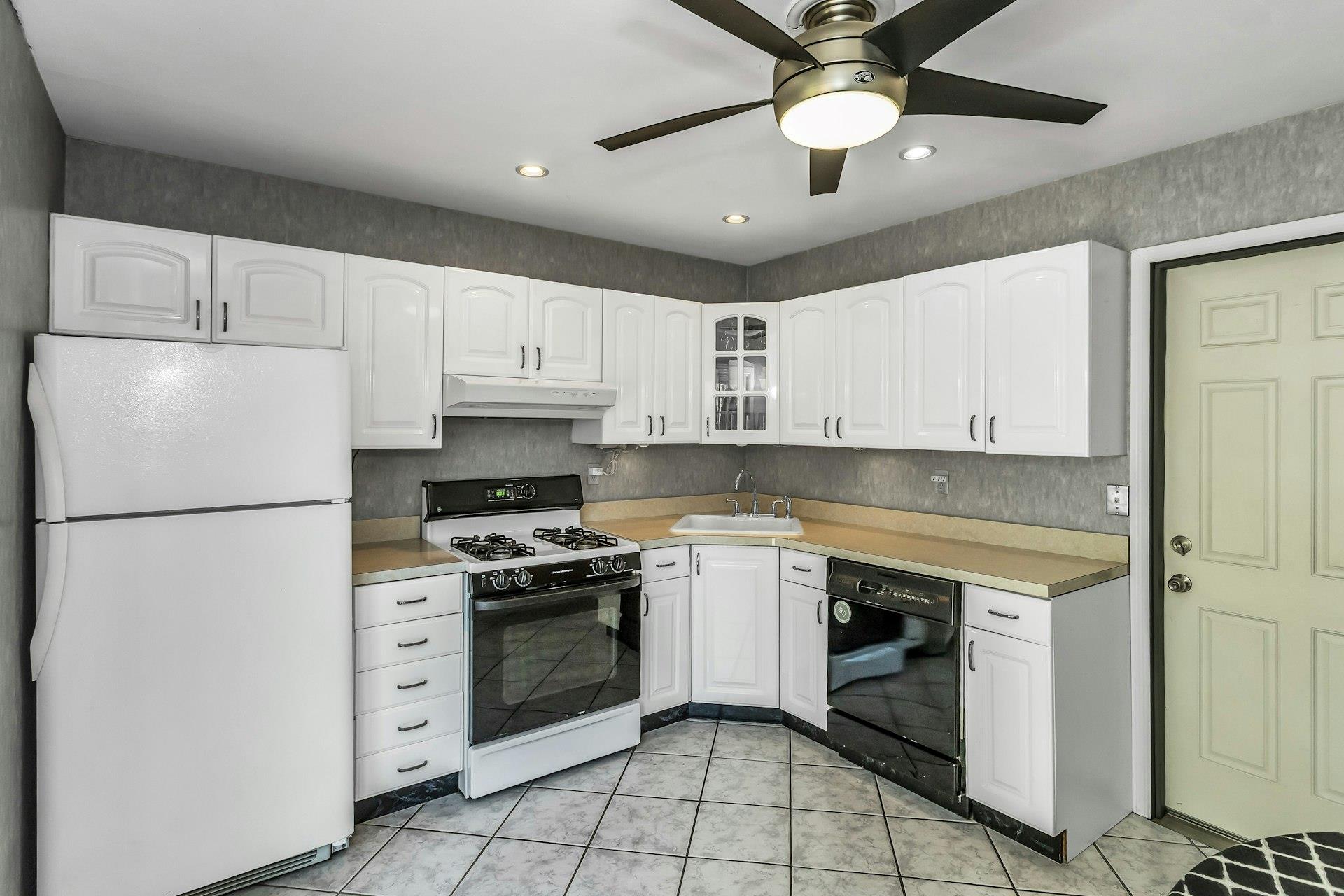 12 Edith Court, Port Jefferson Station, New York image 9