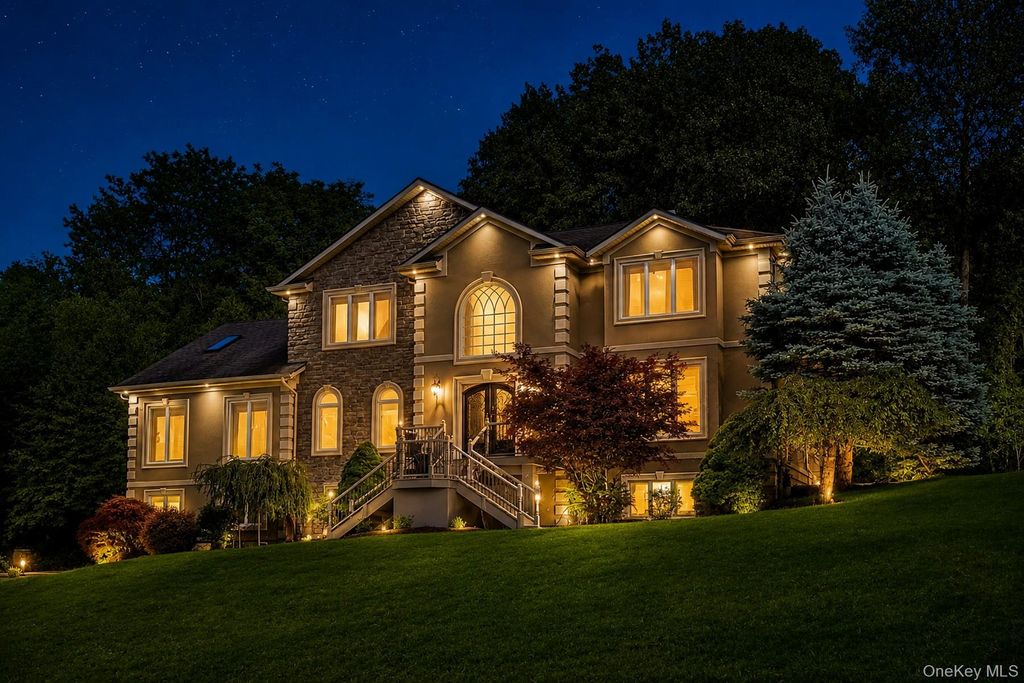 Photo of 6 Cheesecote Lane, Pomona, NY 10970 (MLS # 1013506)