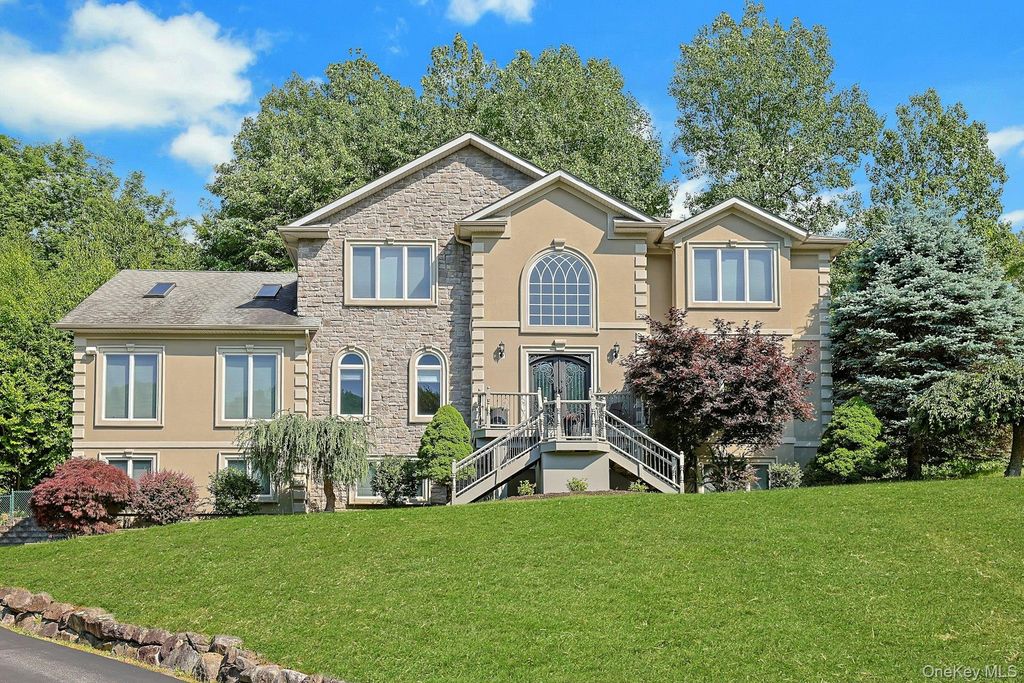 Photo of 6 Cheesecote Lane, Pomona, NY 10970 (MLS # 1013506)