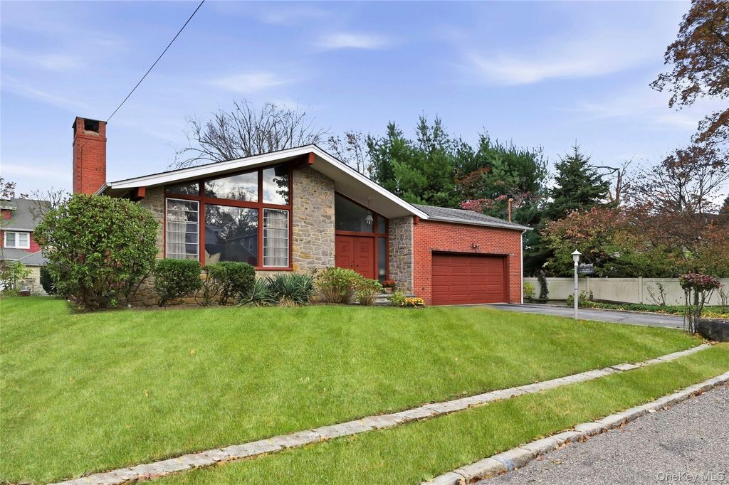 Photo of 11 Washington Place, Port Washington, NY 11050 (MLS # 943520)