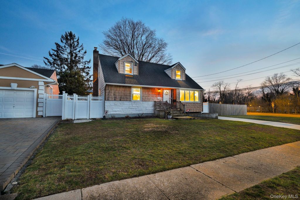 Photo of 3768 Mansfield Drive, Seaford, NY 11783 (MLS # 984899)