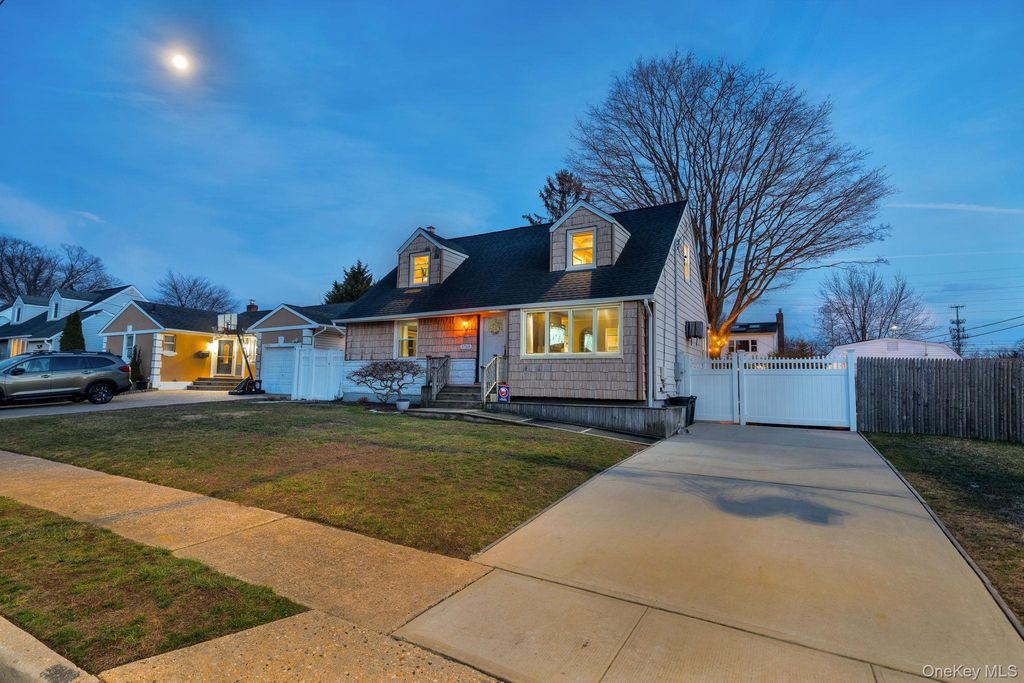 Photo of 3768 Mansfield Drive, Seaford, NY 11783 (MLS # 984899)