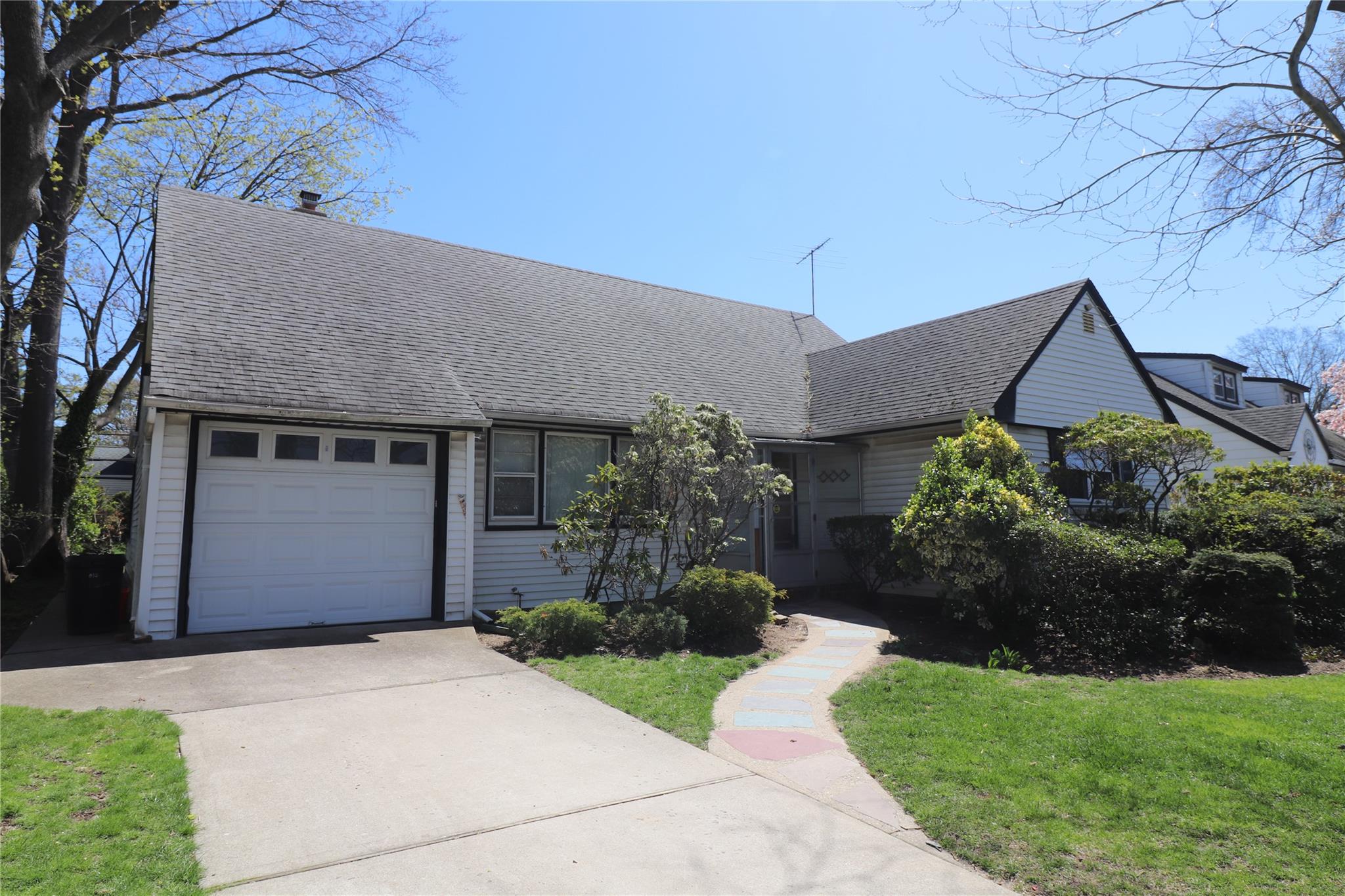 833 Dogwood Avenue, West Hempstead, New York image 1