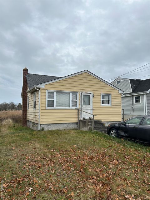 Photo of 43 Abby Lane, Shirley, NY 11967 (MLS # 939693)