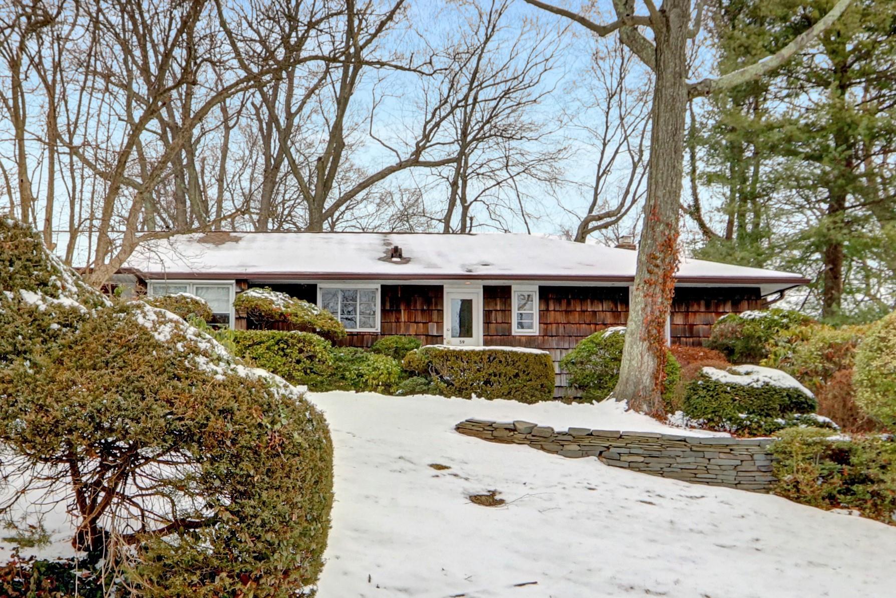 59 The Hemlocks, Roslyn, New York image 2