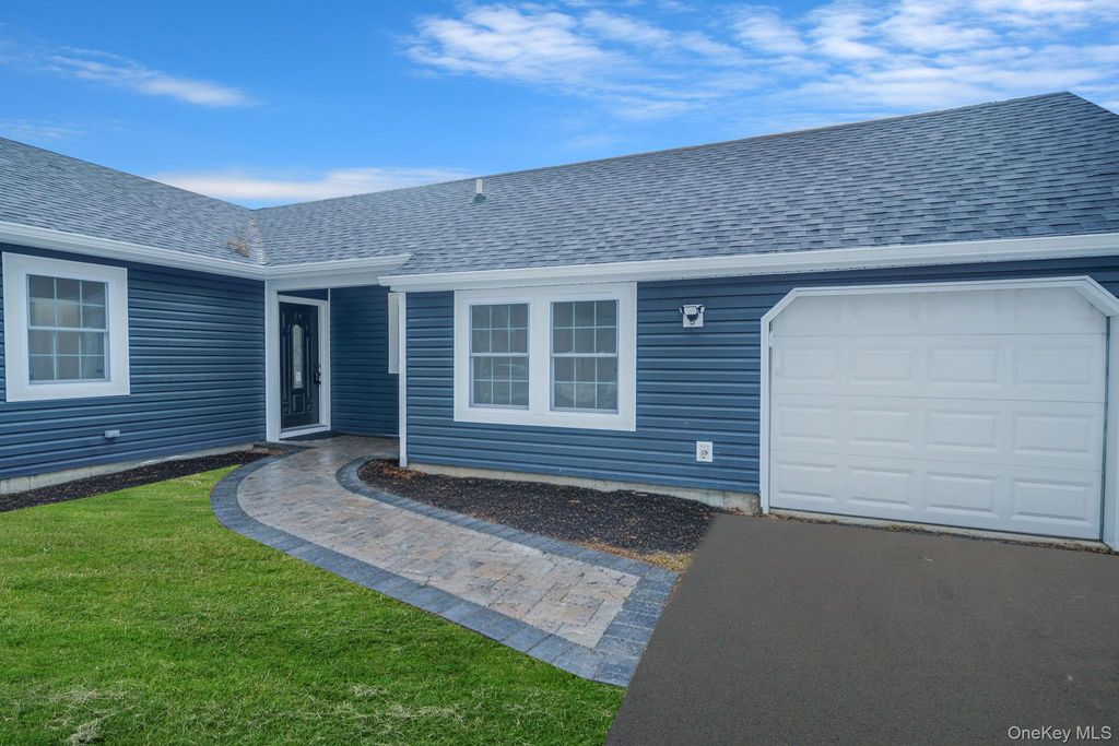 Photo of 50 7th Street, Saint James, NY 11780 (MLS # 967650)