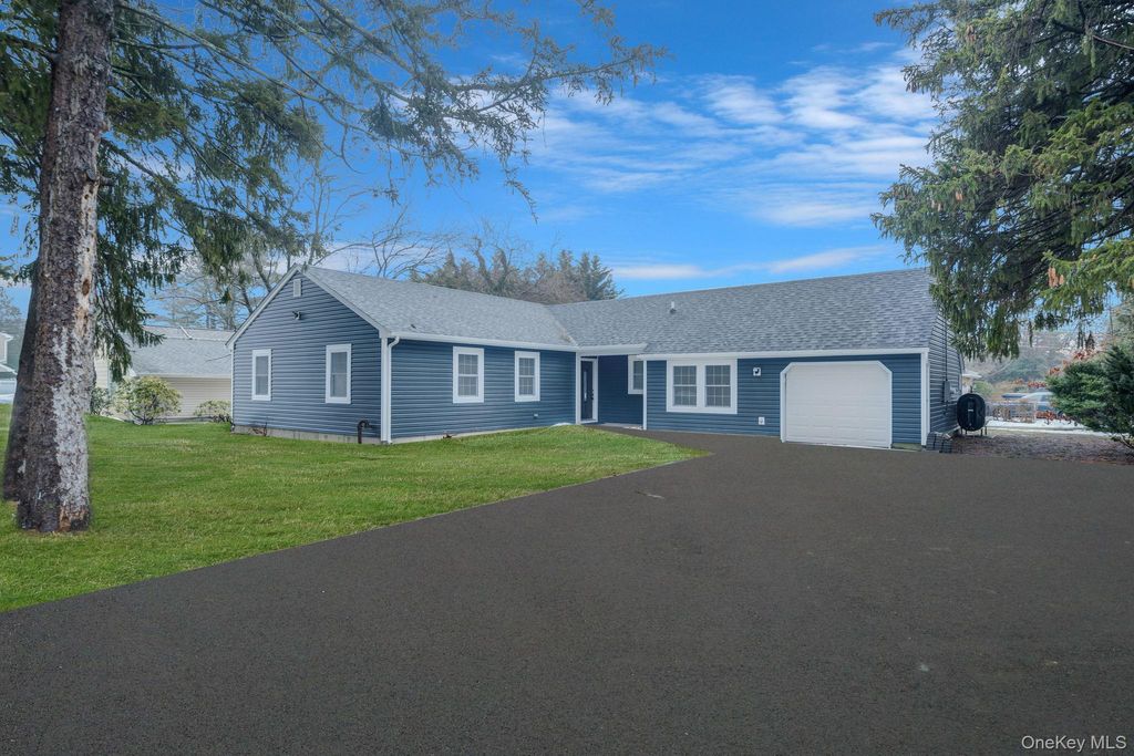 Photo of 50 7th Street, Saint James, NY 11780 (MLS # 967650)