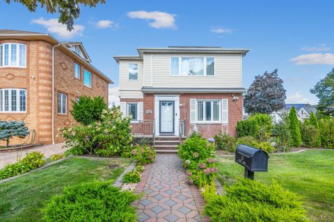 18 Rose Lane New Hyde Park NY 11040