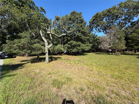 Photo of 92 W Tiana Road, Hampton Bays, NY 11946 (MLS # 1047314)