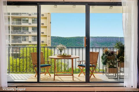 Condo For Sale - 1120 Warburton Avenue #3F<br/> Yonkers, NY 10701