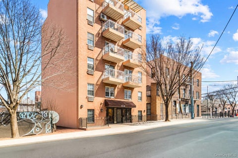 Condo For Sale - 4135 67th Street #5C<br/> Woodside, NY 11377