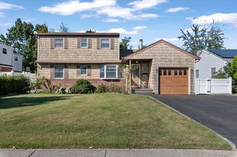 Photo of 3 Surrey Lane, Bethpage, NY 11714 (MLS # 925593)