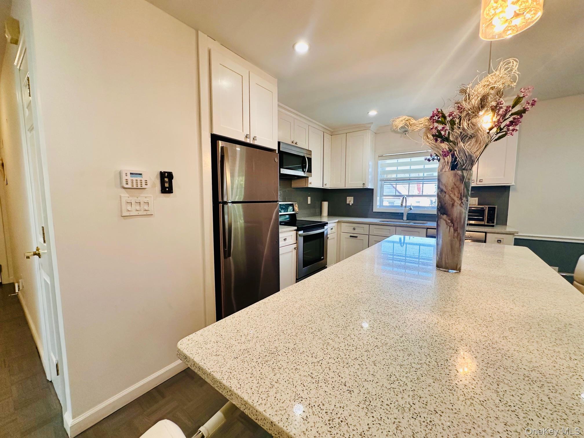 142 N 8th Avenue 8
